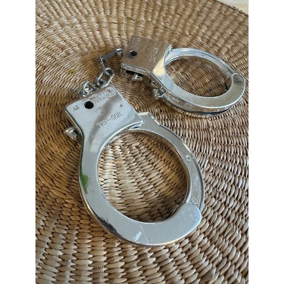 Pretend Play Handcuffs - Picture 2 of 9